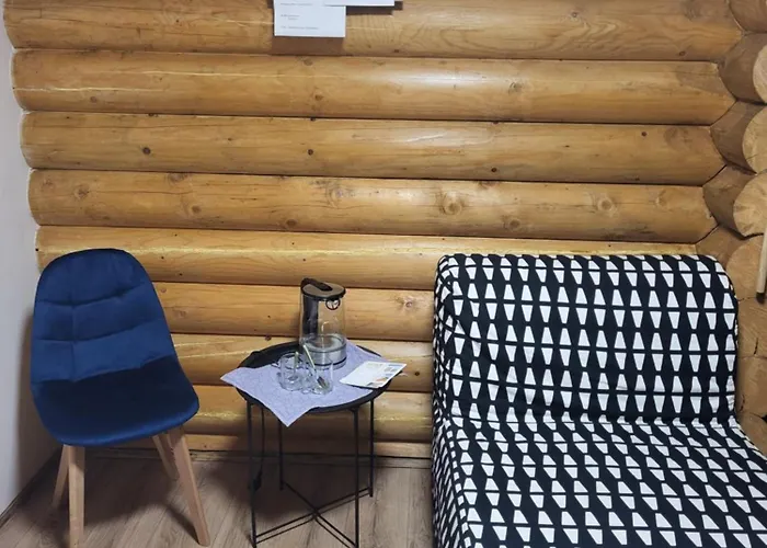 Woodhouse Проживання в сім'ї